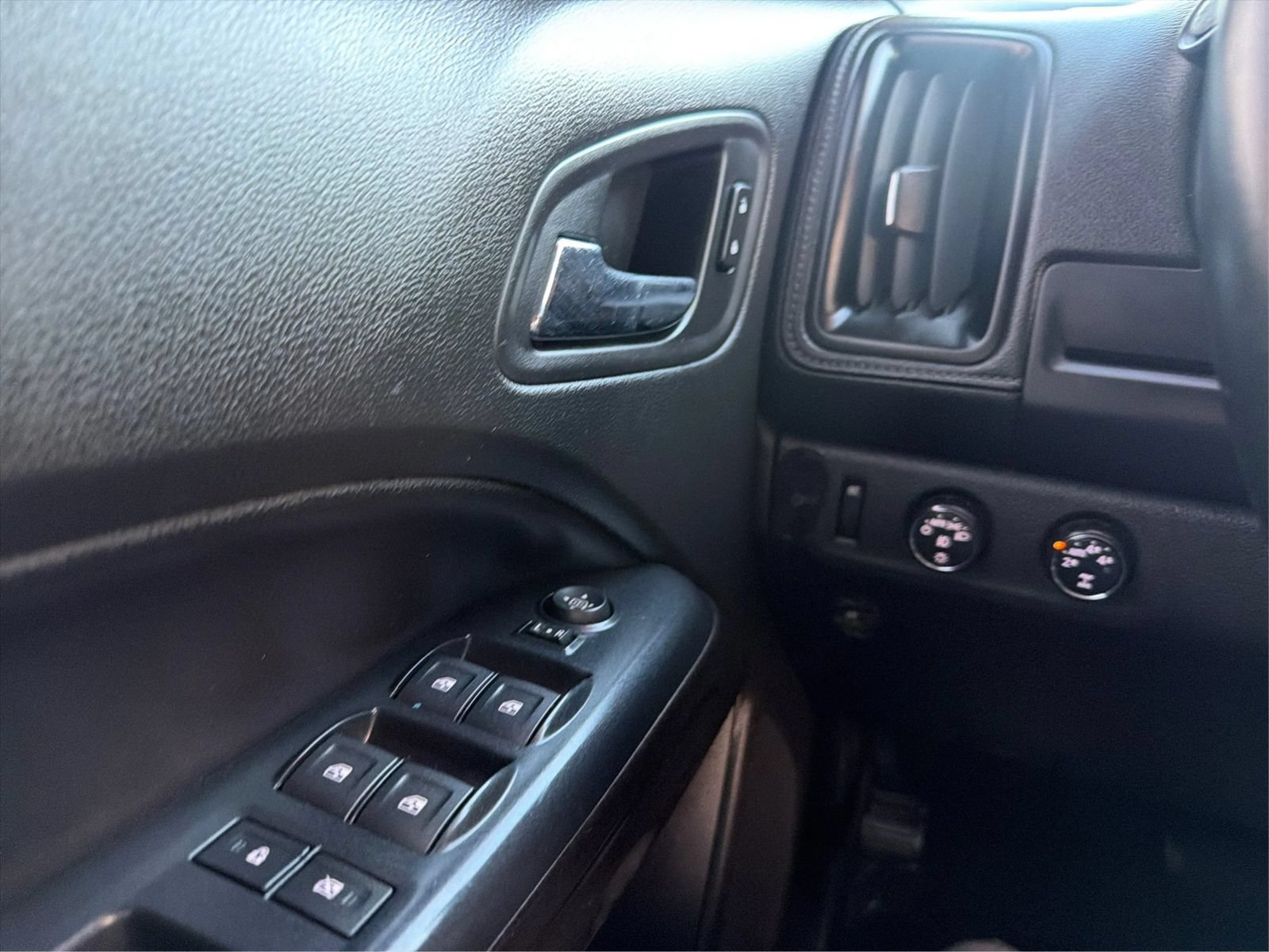 Used 2016 GMC Canyon SLT w/ Driver Alert Package AWD/4WD image 17