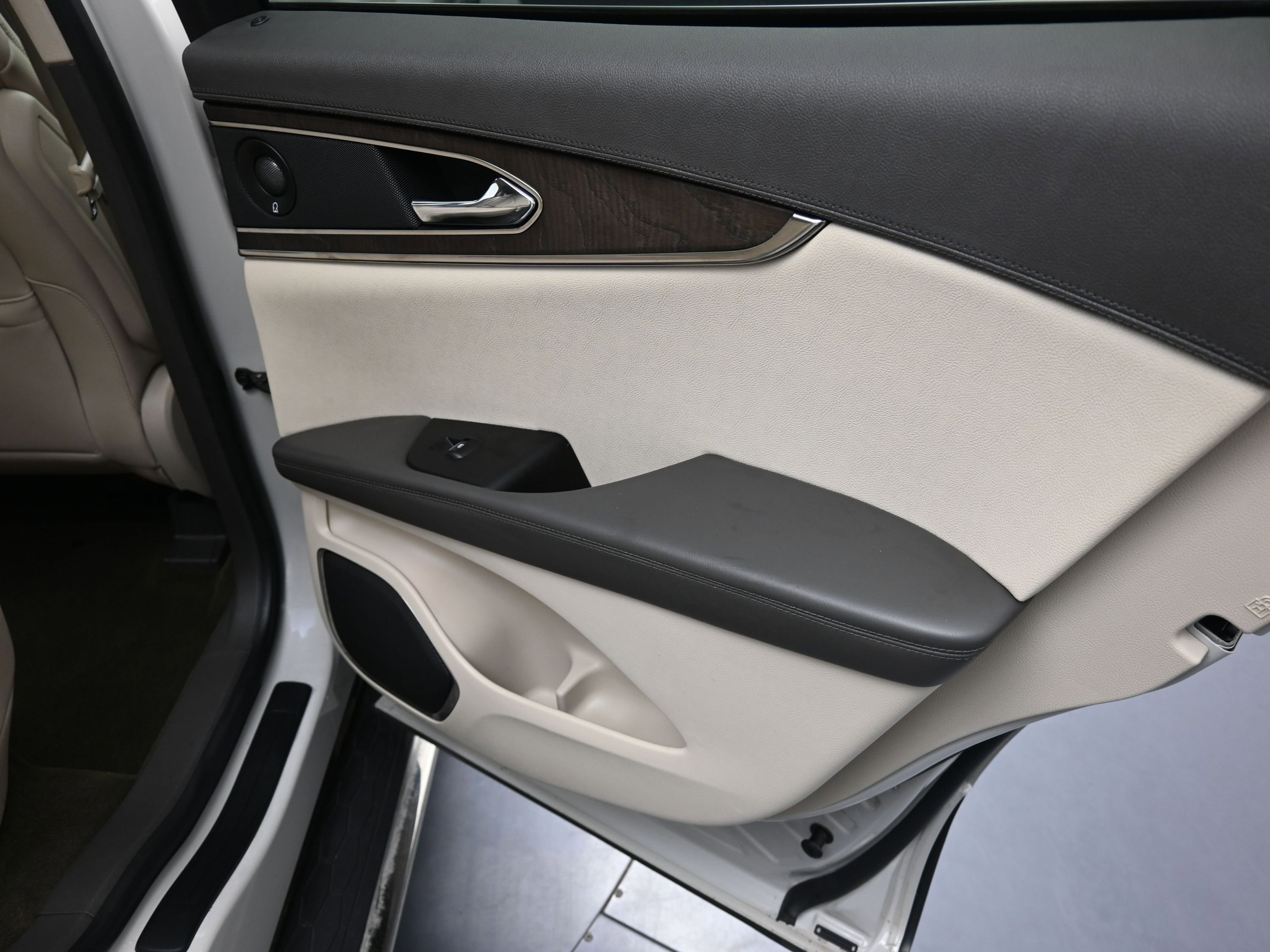 Used 2019 Lincoln Nautilus Reserve w/ Driver Assistance Package image 26