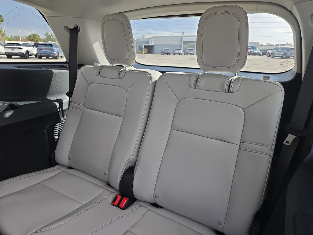 New 2026 Lincoln Aviator AWD image 9
