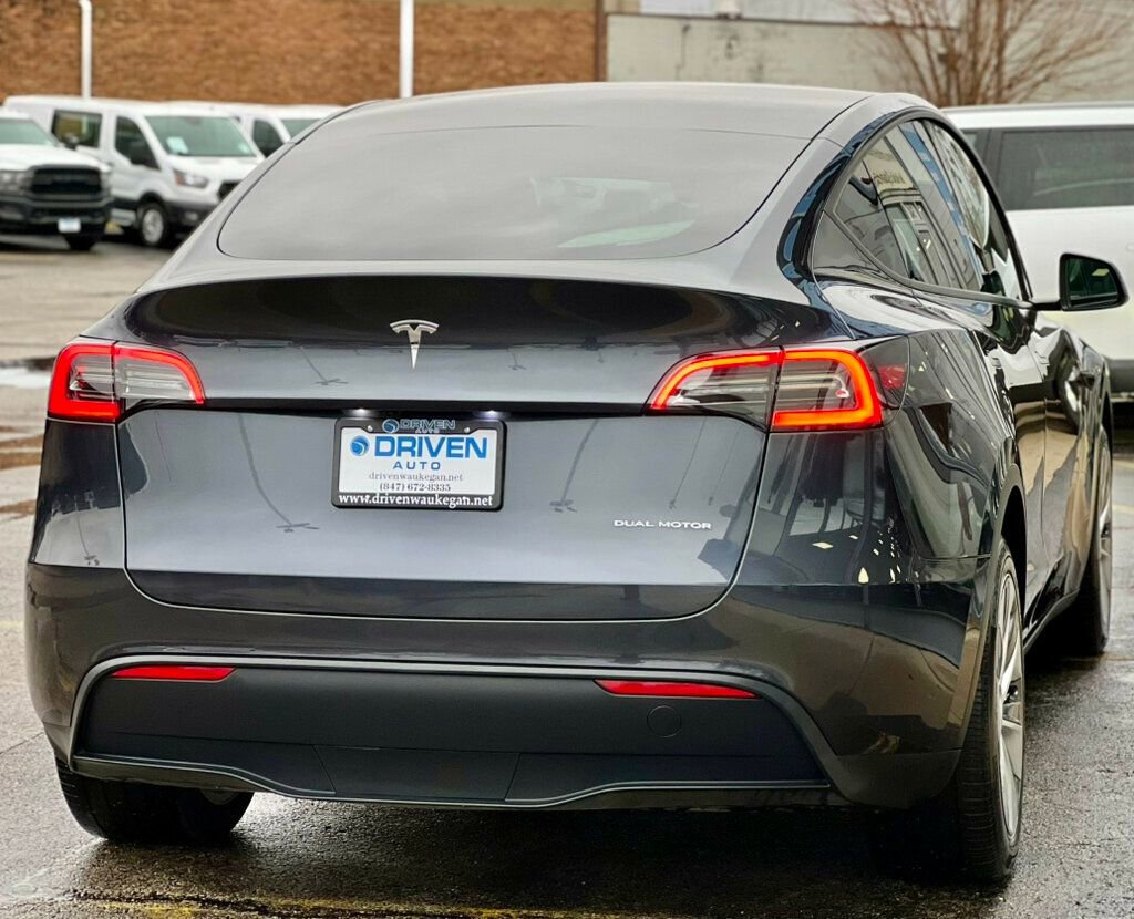 Used 2024 Tesla Model Y Long Range AWD/4WD image 5