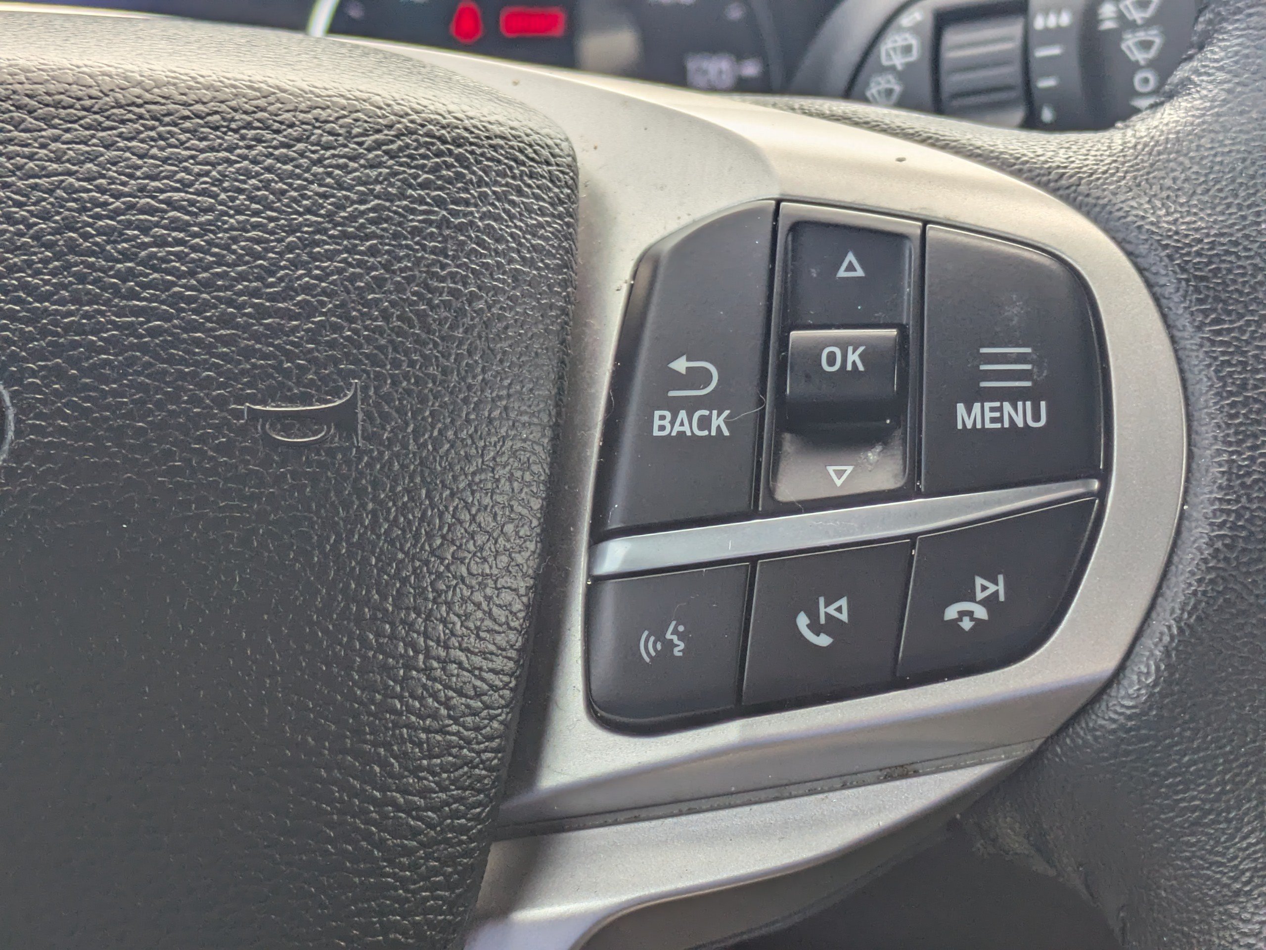 Used 2024 Ford Explorer XLT AWD/4WD image 26