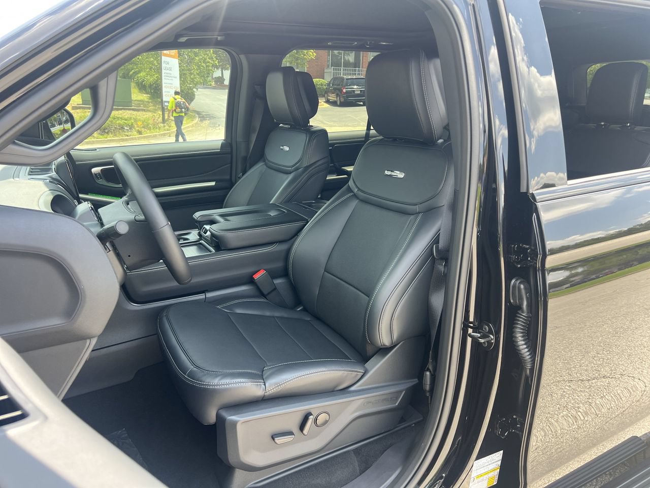New 2027 Ford Expedition Platinum w/ Stealth Performance Package AWD/4WD image 16
