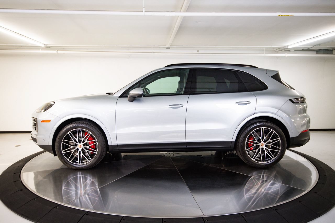 Certified 2026 Porsche Cayenne S AWD/4WD image 2