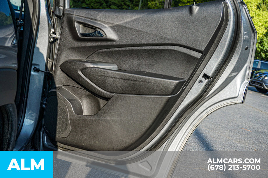Used 2025 Chevrolet Trax LT FWD image 49