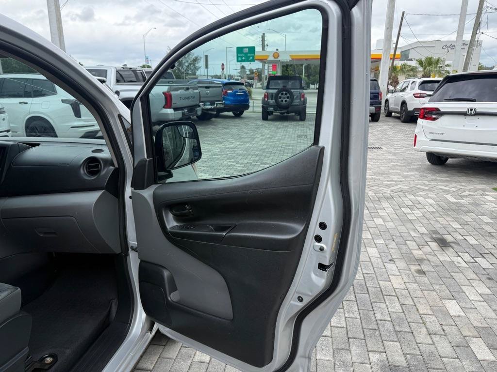 Used 2015 Nissan NV200 SV w/ Technology Package FWD image 10