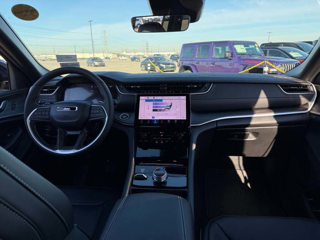 New 2025 Jeep Grand Cherokee L Limited w/ Black Appearance Package image 23