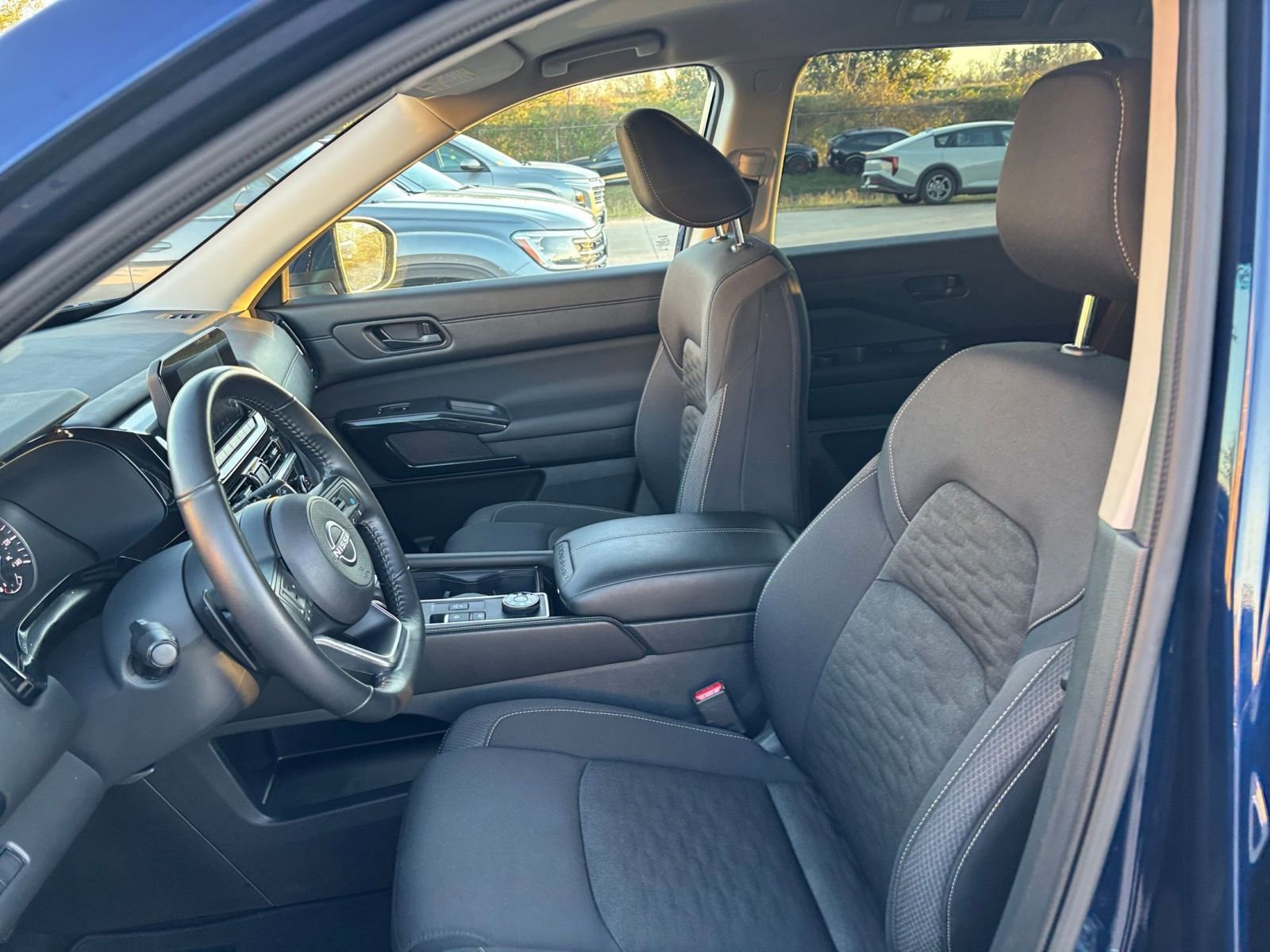 Used 2025 Nissan Pathfinder SV image 24