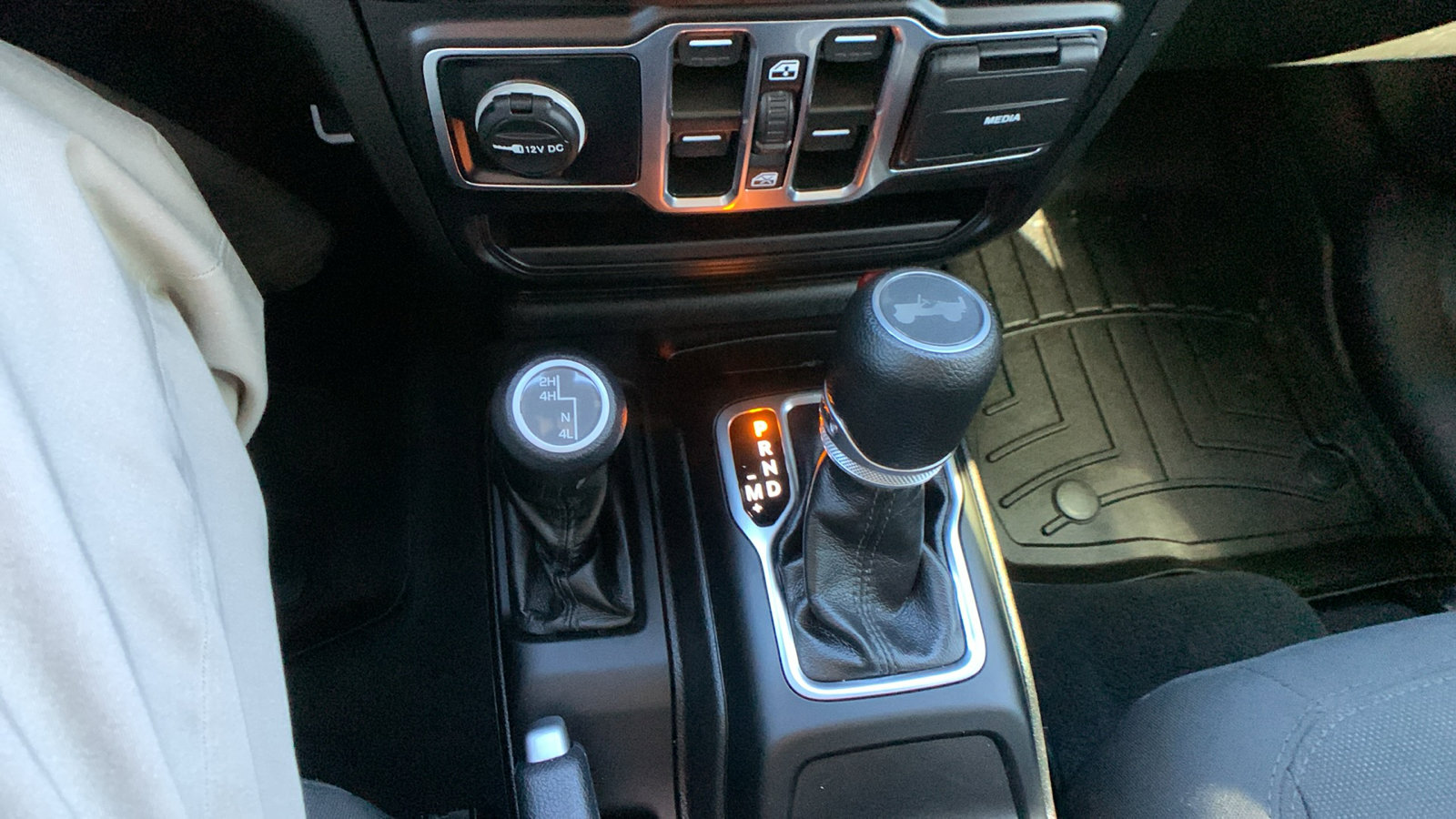 Used 2022 Jeep Wrangler Unlimited Sport AWD/4WD image 19