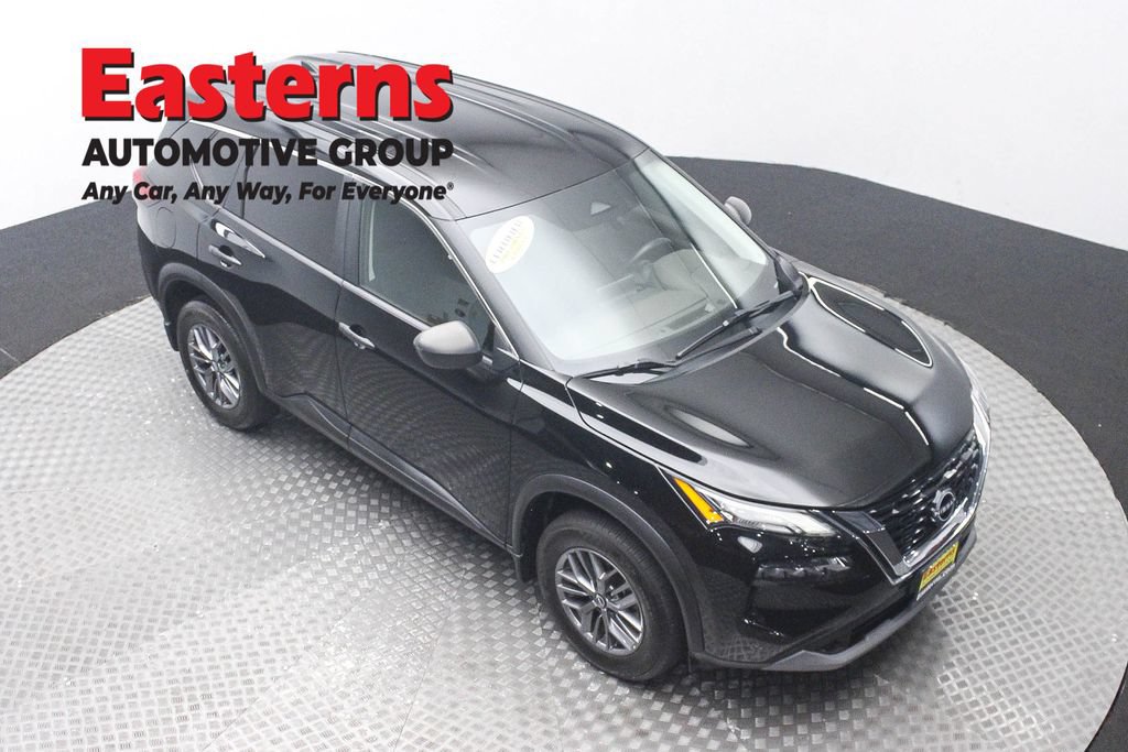 Used 2023 Nissan Rogue S AWD/4WD image 3