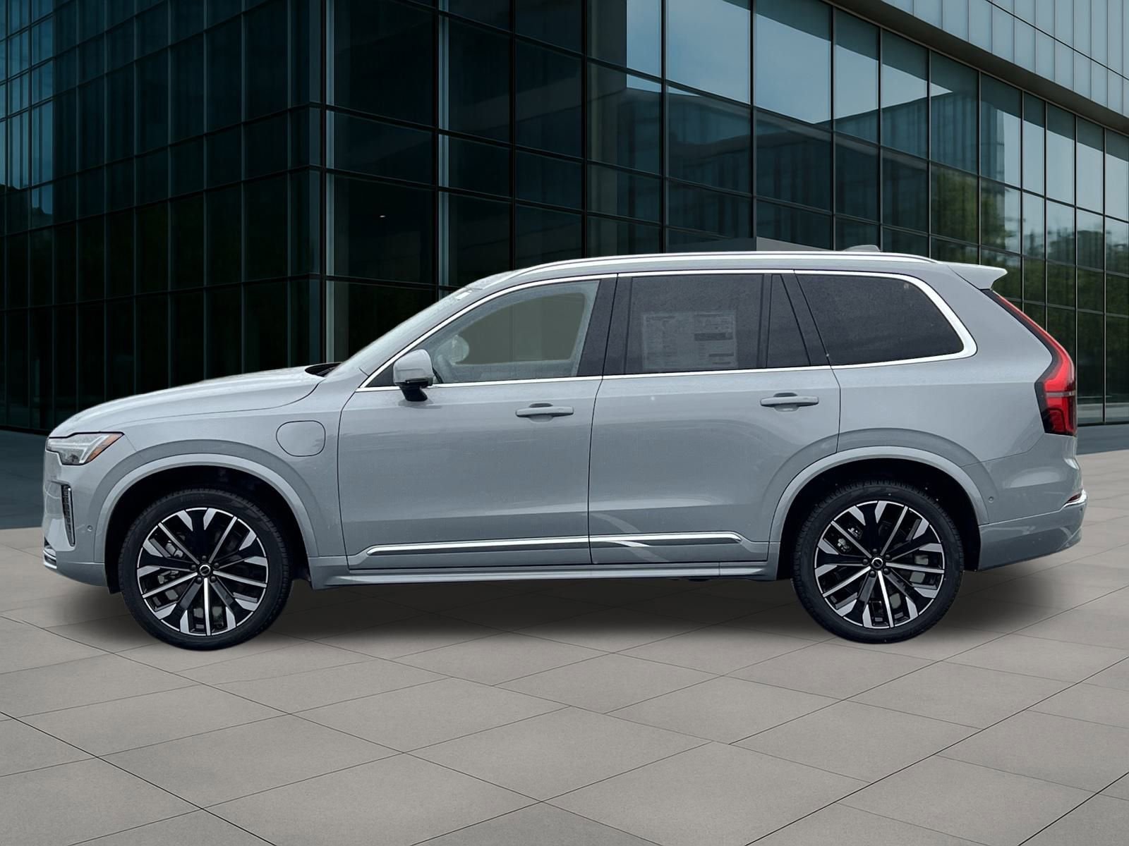 New 2026 Volvo XC90 T8 Plus image 2