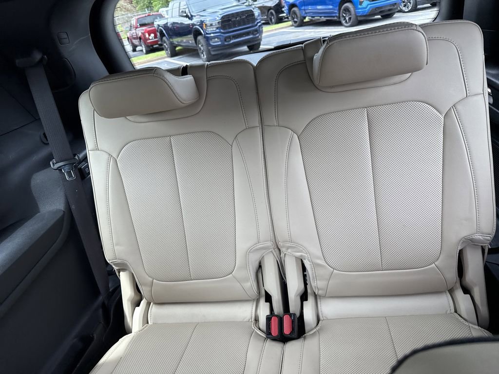 Used 2023 Jeep Grand Cherokee L Limited w/ Luxury Tech Group II AWD/4WD image 21