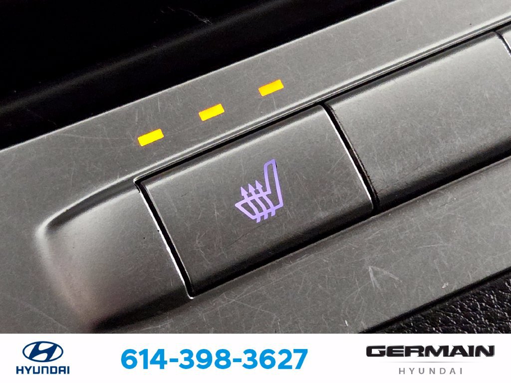 Used 2023 Kia Carnival LX FWD image 31
