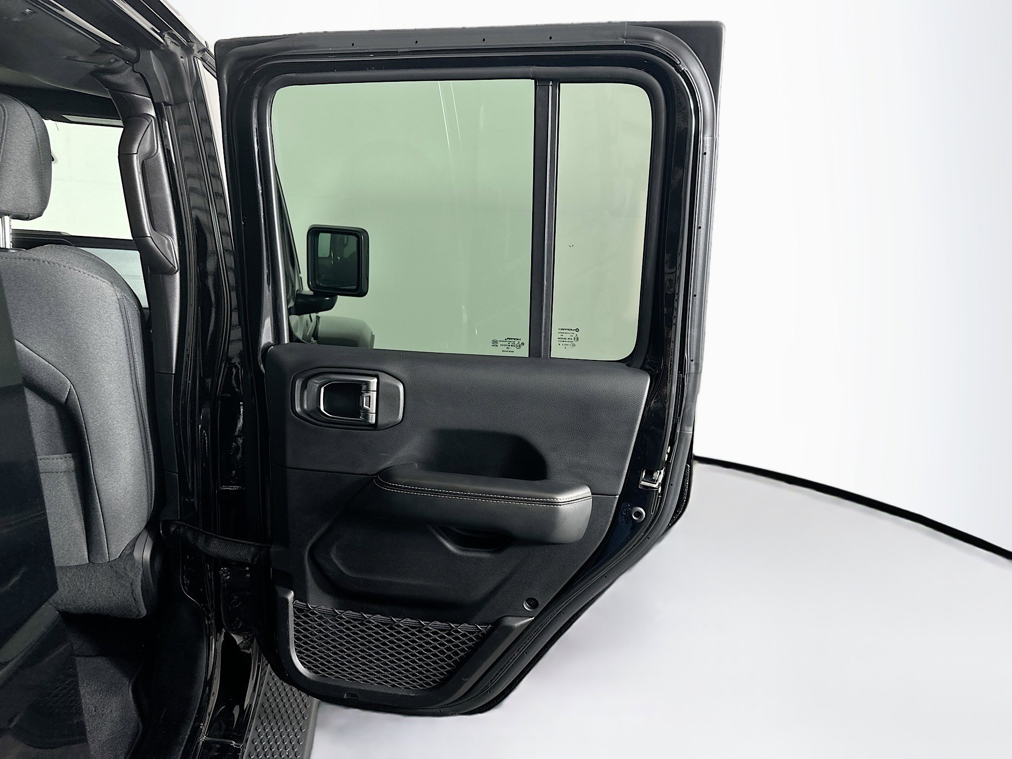 Used 2025 Jeep Wrangler Sahara AWD/4WD image 28