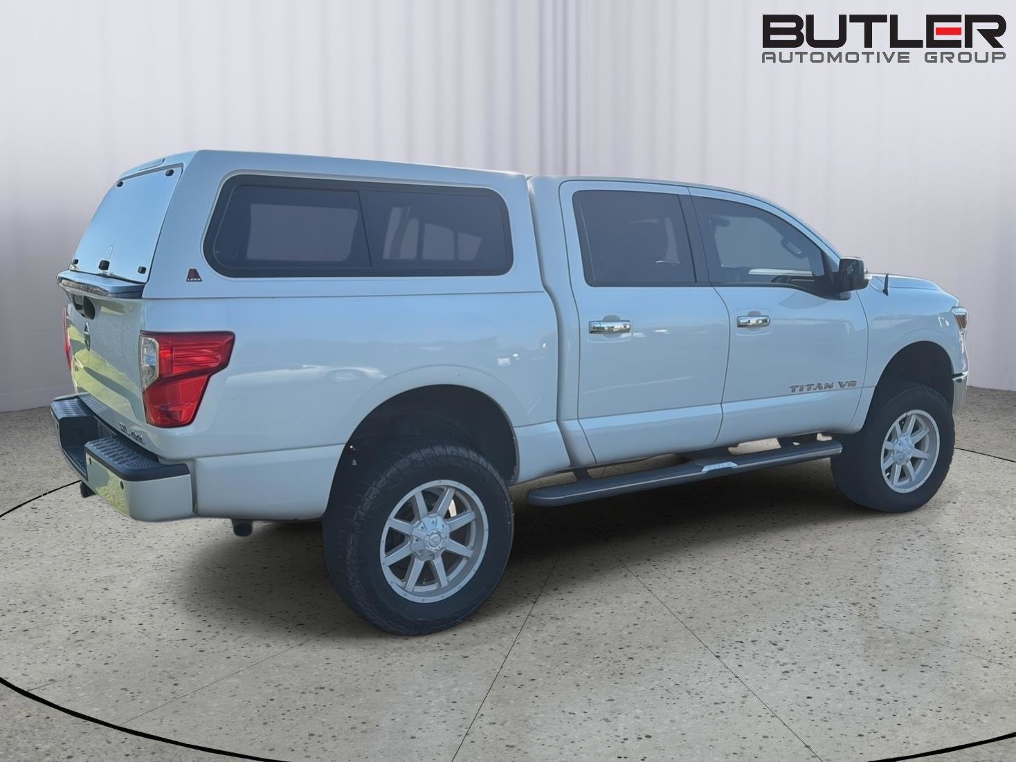 Used 2018 Nissan Titan SL AWD/4WD image 8