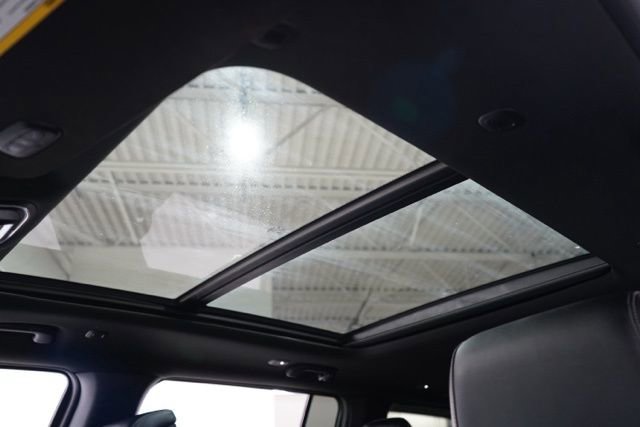 Used 2022 Jeep Wagoneer Series III w/ Premium Group I image 18