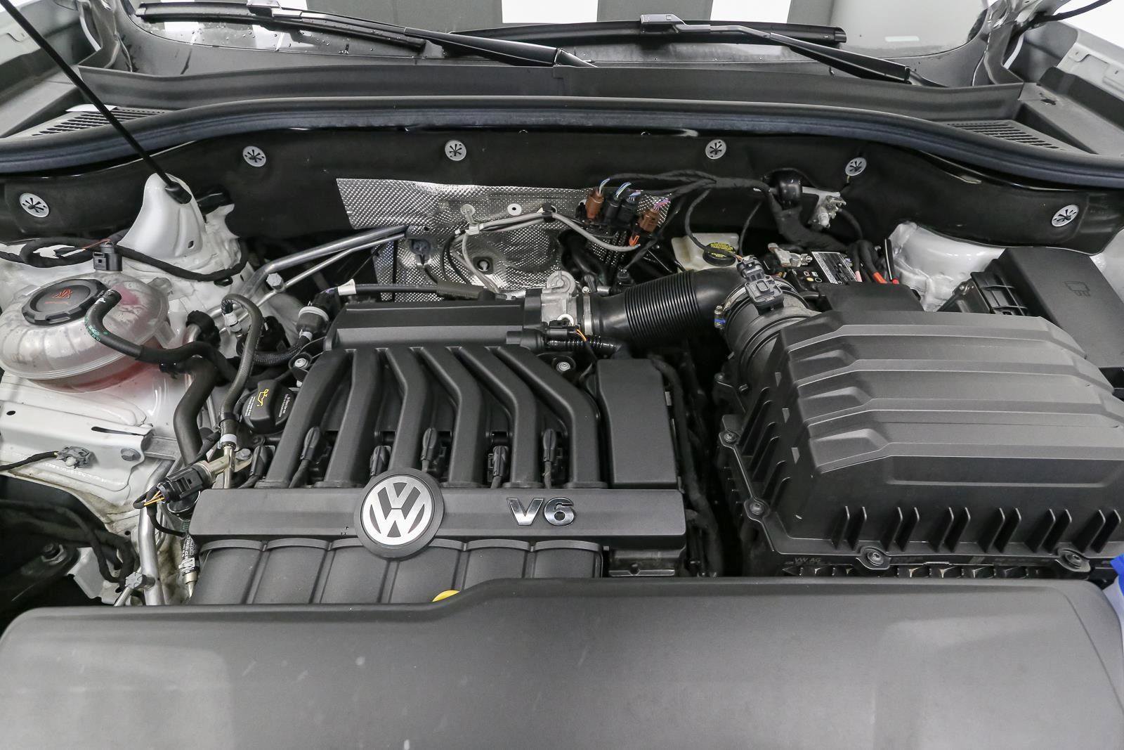 Certified 2023 Volkswagen Atlas Cross Sport SEL Premium R-Line image 18