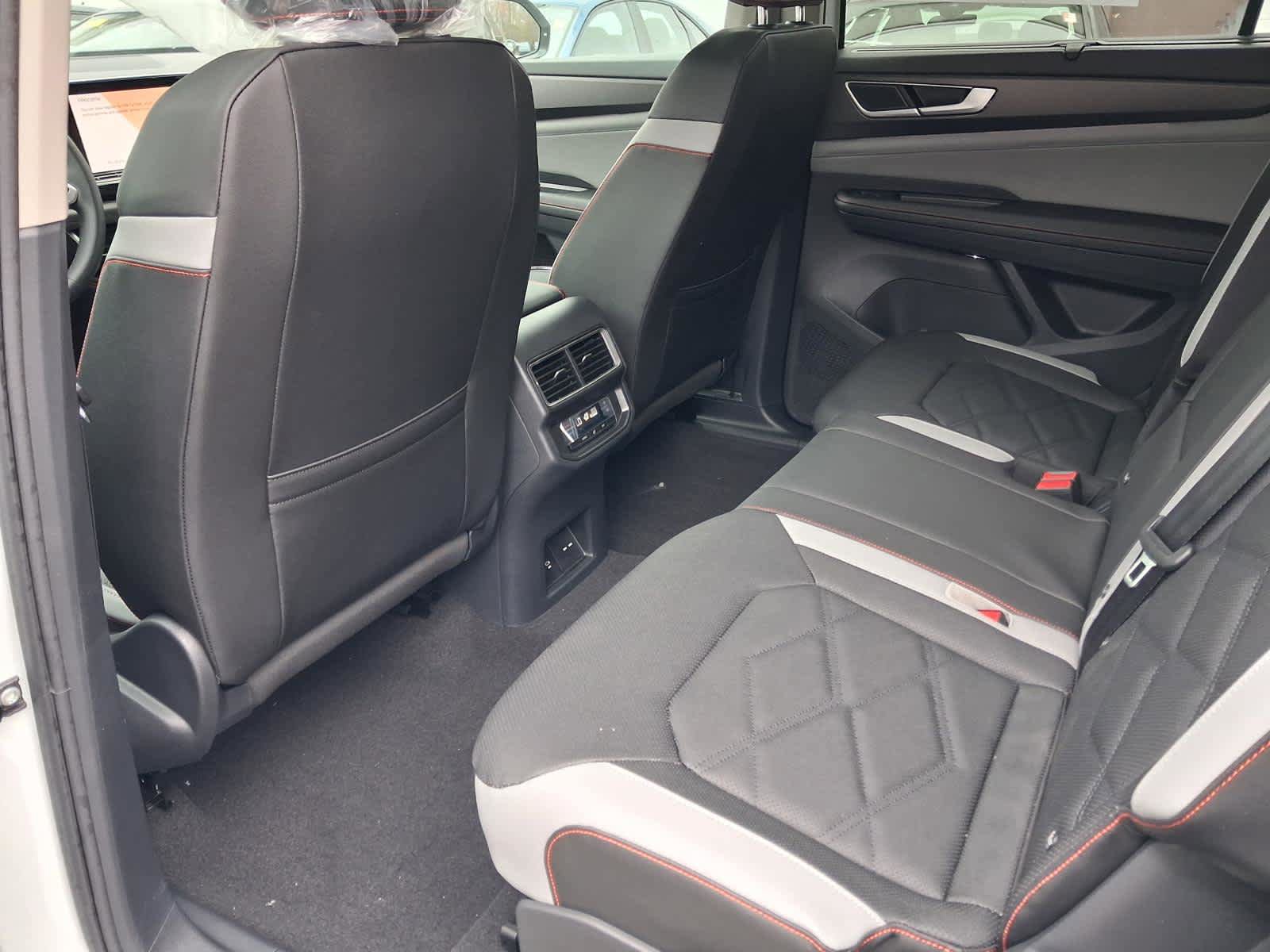 New 2026 Volkswagen Atlas Peak Edition AWD/4WD image 10