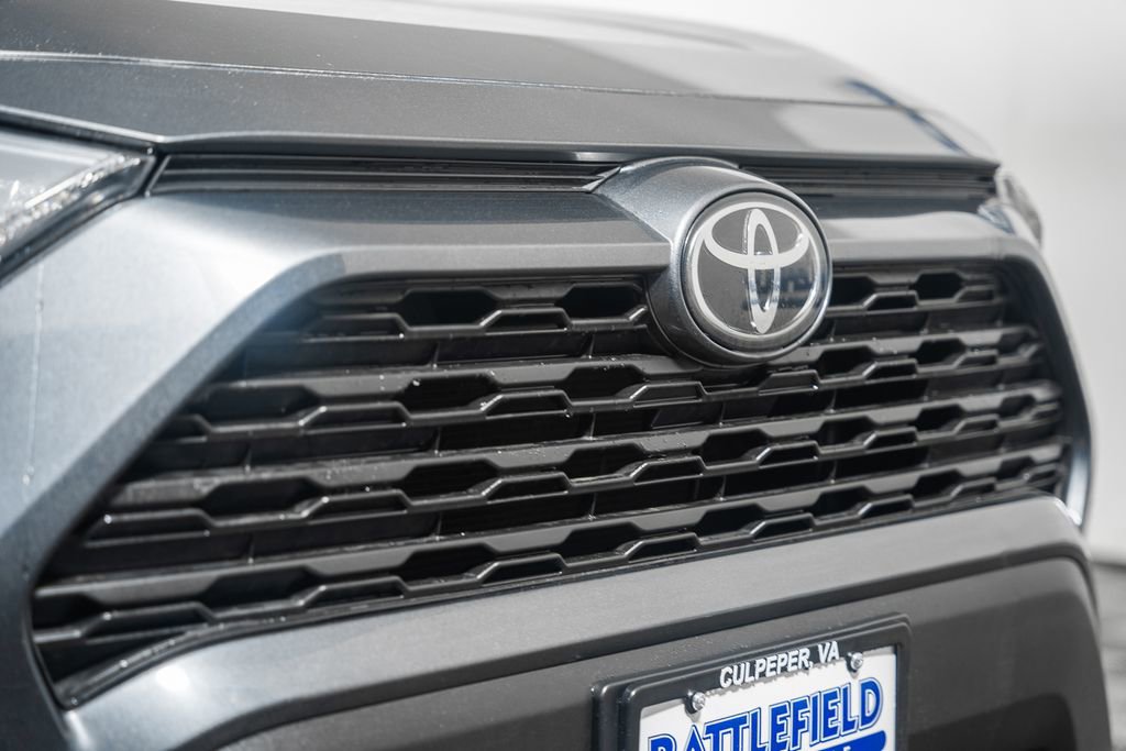 Used 2020 Toyota RAV4 LE image 12