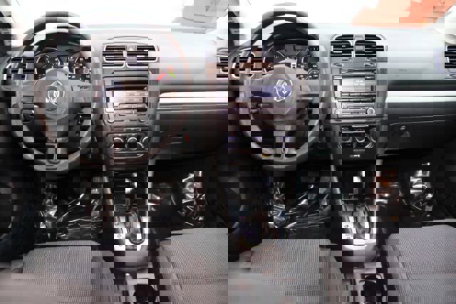 Used 2014 Volkswagen Golf 2.5L image 2