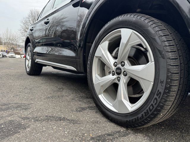 Certified 2025 Audi Q5 2.0T Premium Plus w/ Premium Plus Package AWD/4WD image 9