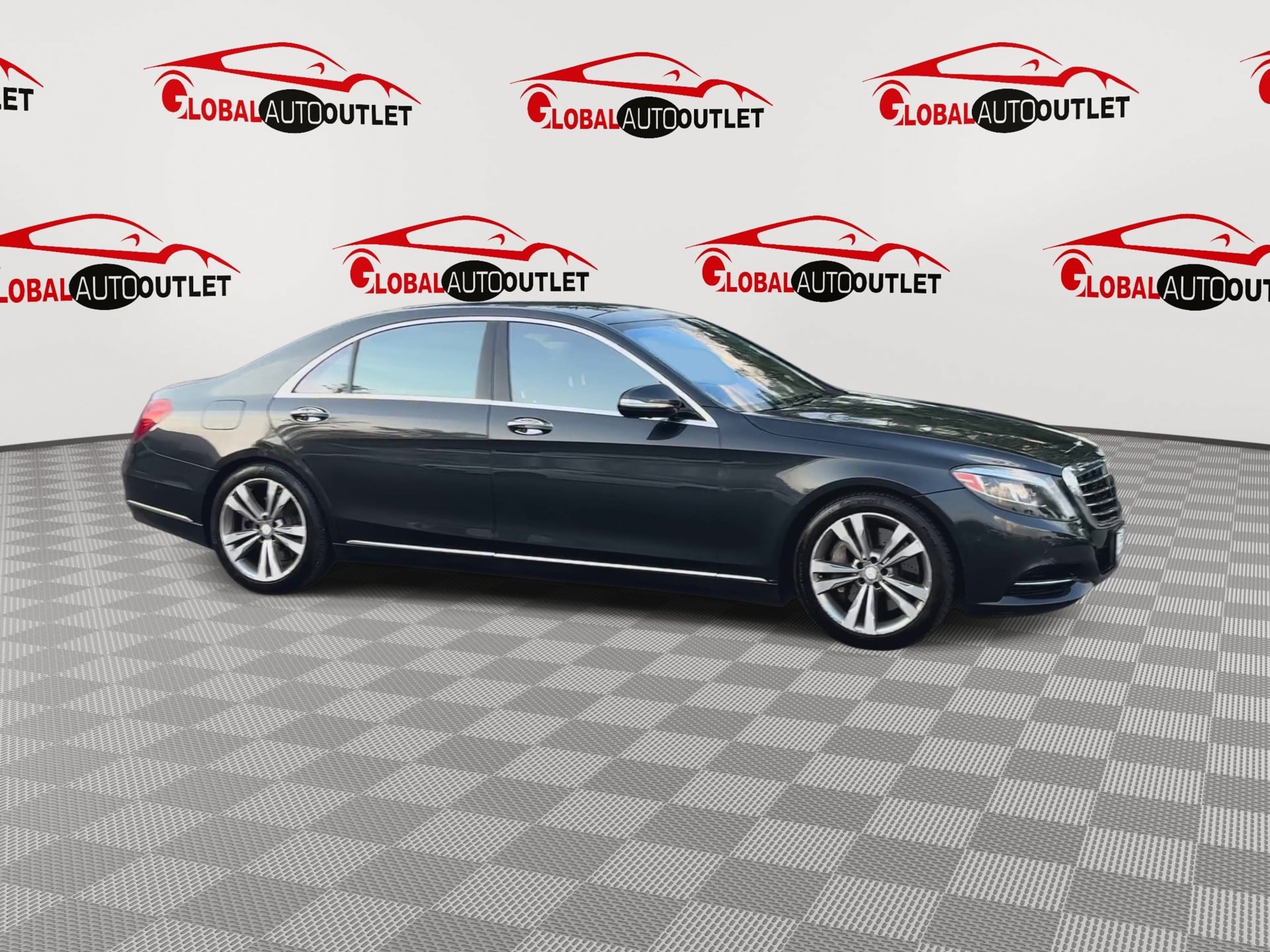 Used 2015 Mercedes-Benz S 550 4MATIC Sedan image 2