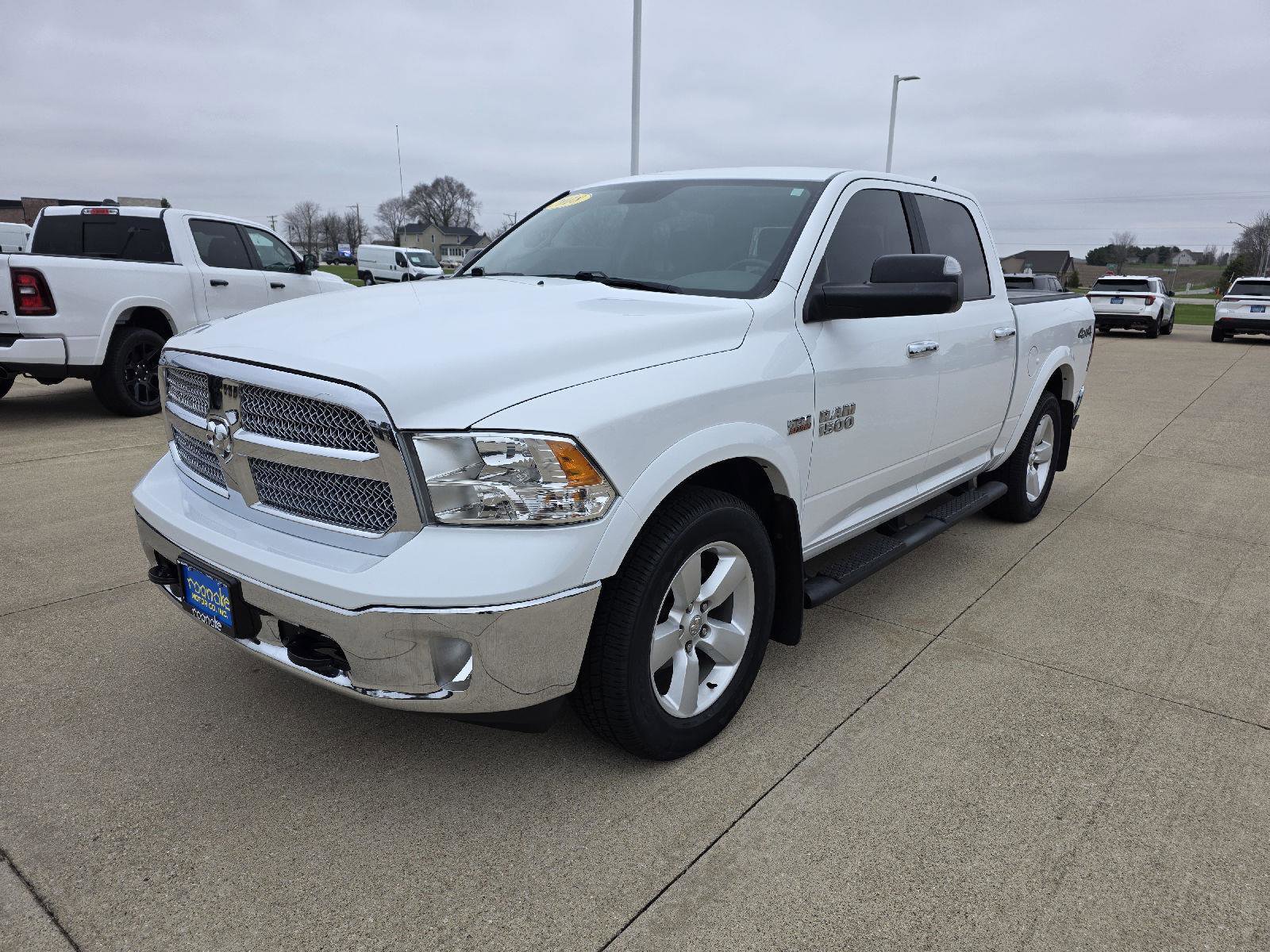 Used 2018 RAM 1500 SLT image 2