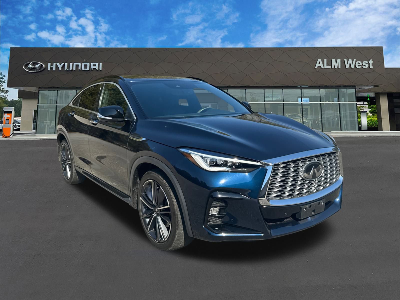 Used 2023 INFINITI QX55 Essential image 3