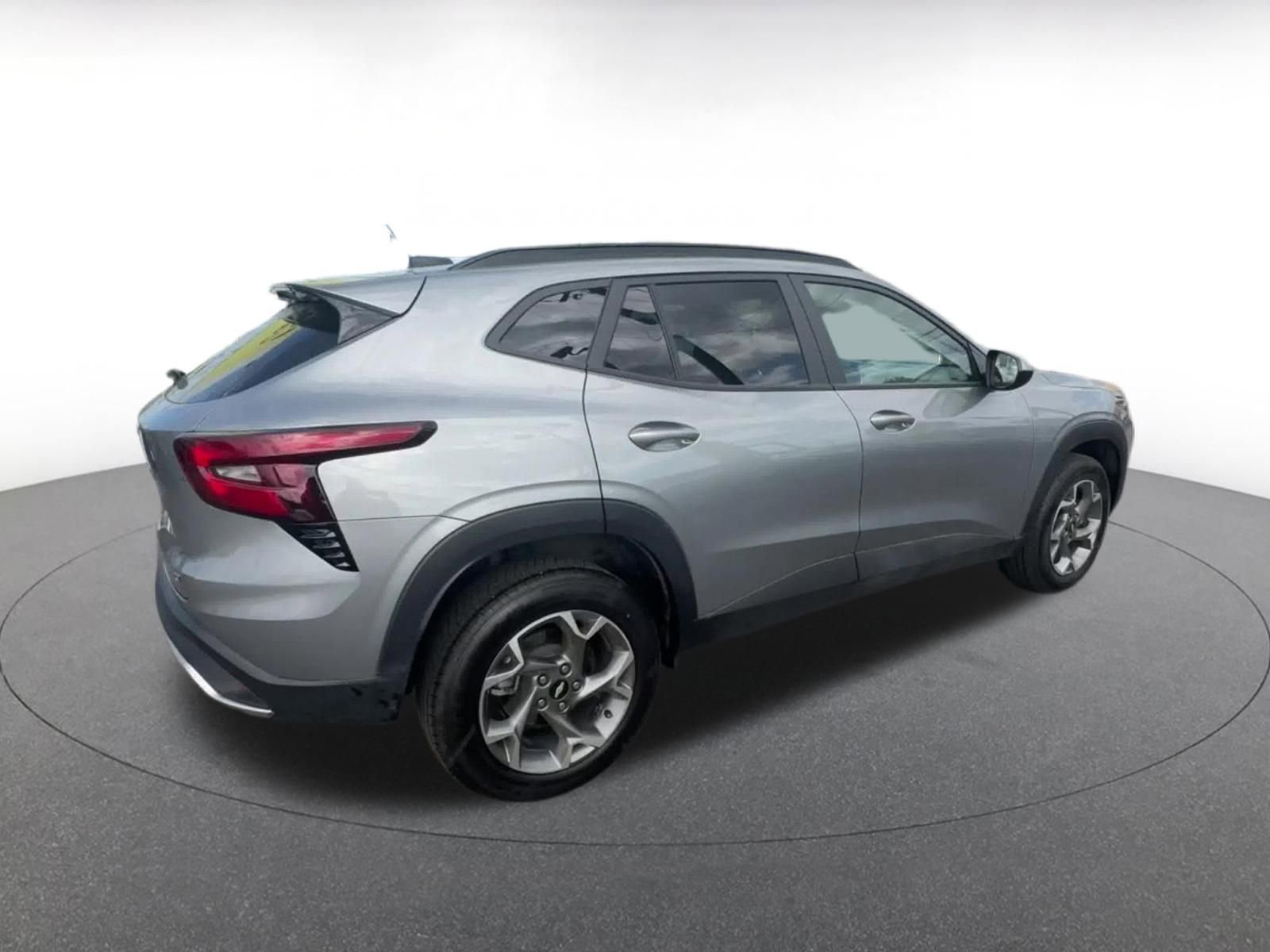 Used 2025 Chevrolet Trax LT image 15