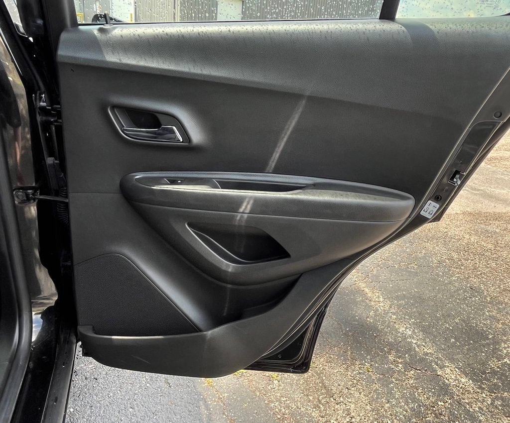 Certified 2020 Chevrolet Trax LT w/ LT Convenience Package FWD image 18