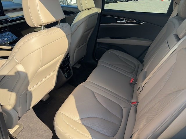 Used 2023 Lincoln Nautilus Reserve image 11