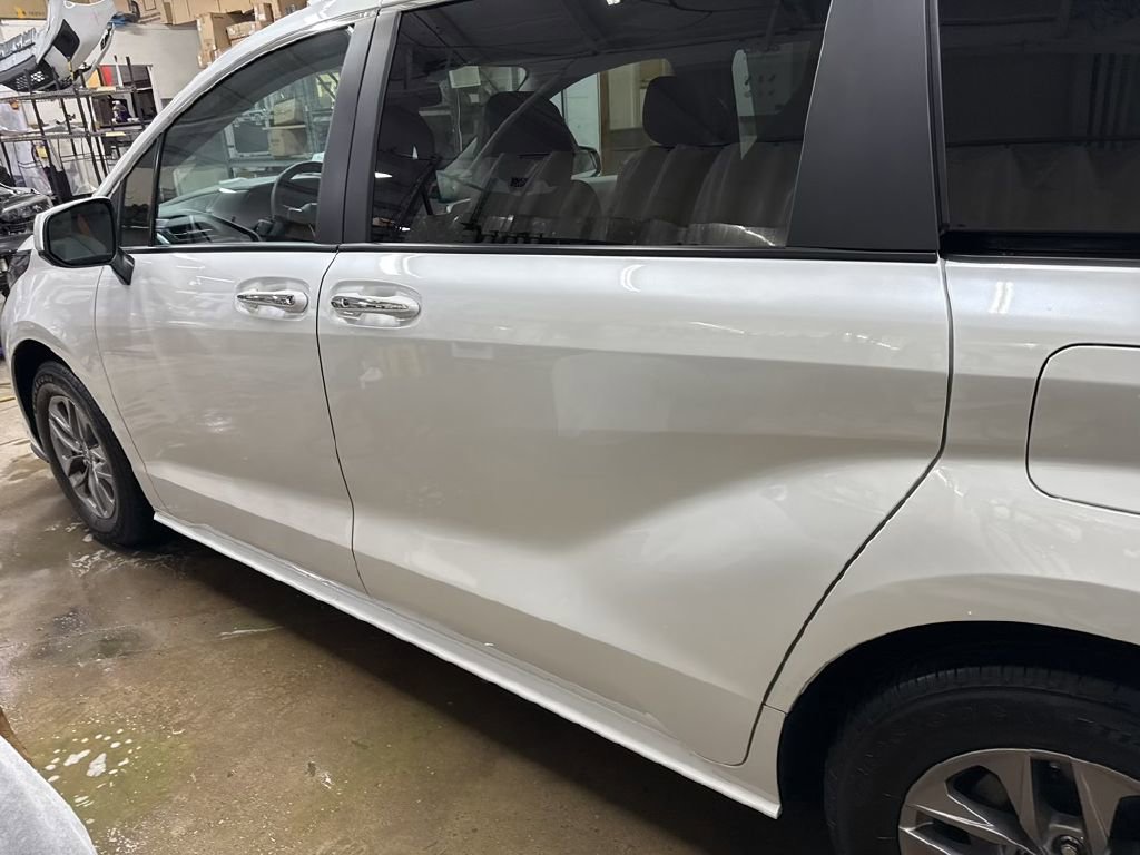 Used 2024 Toyota Sienna XLE image 6