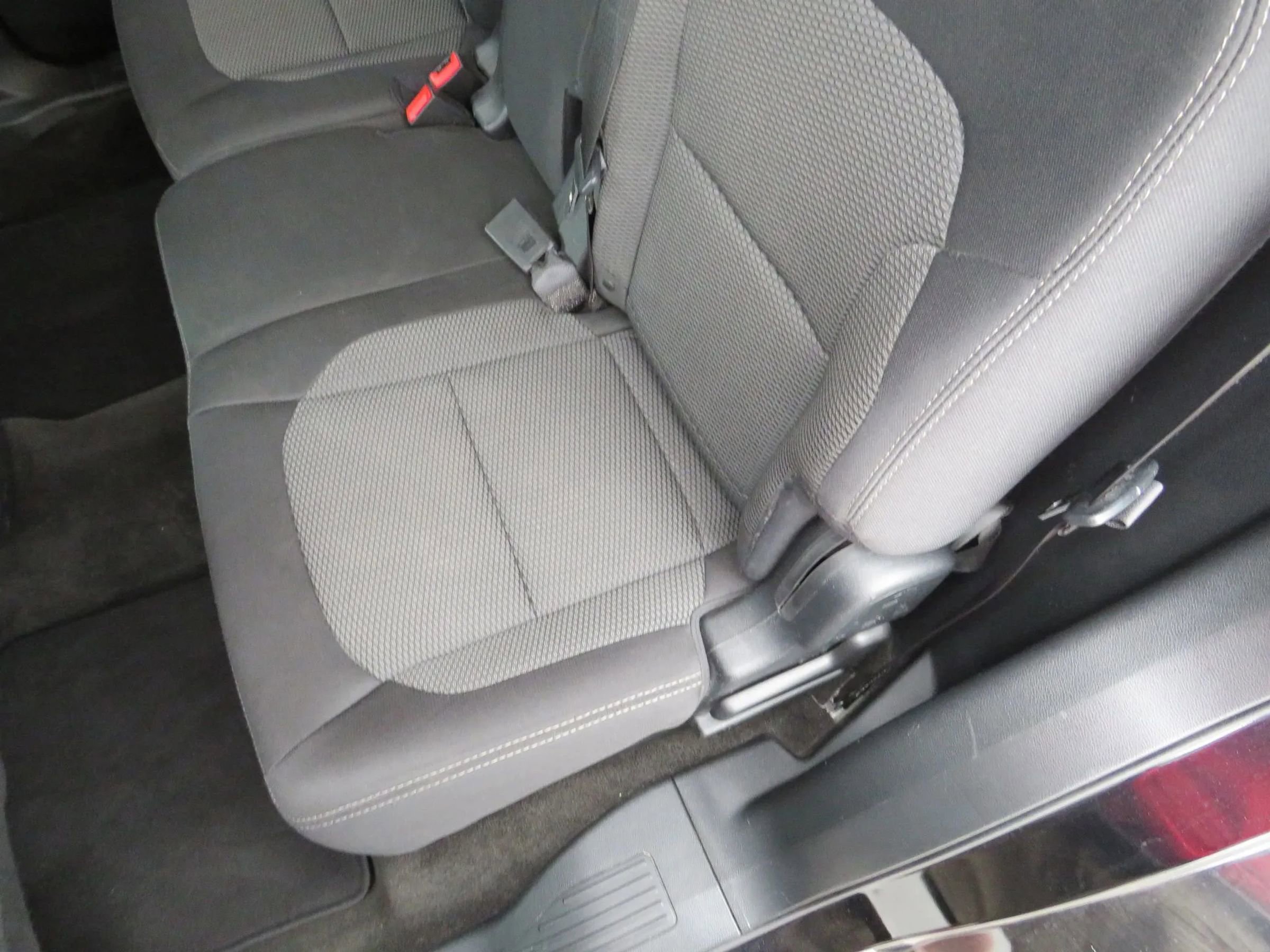 Used 2018 Ford Explorer XLT image 39