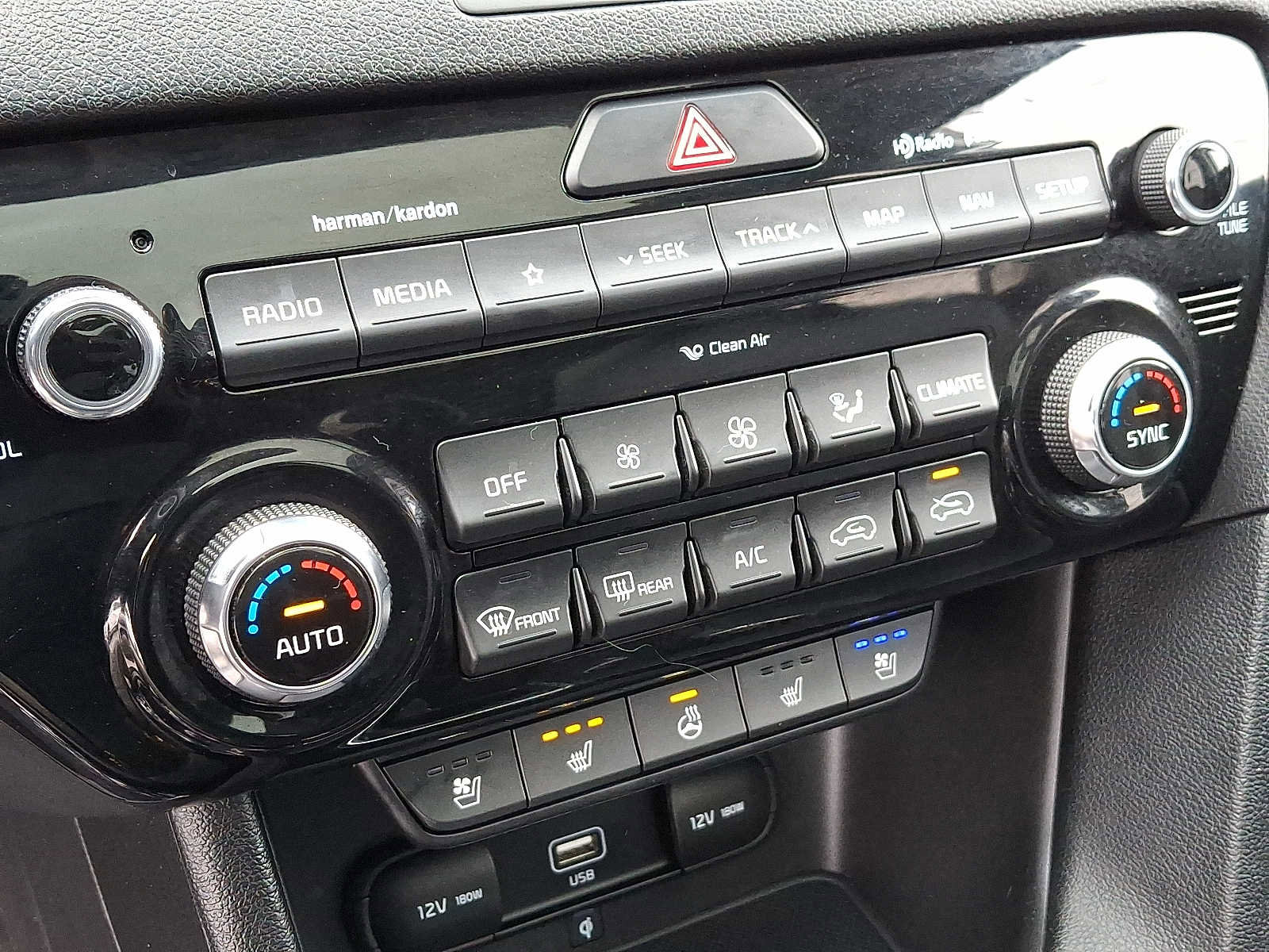 Used 2020 Kia Sportage EX w/ Option Group 15 AWD/4WD image 17