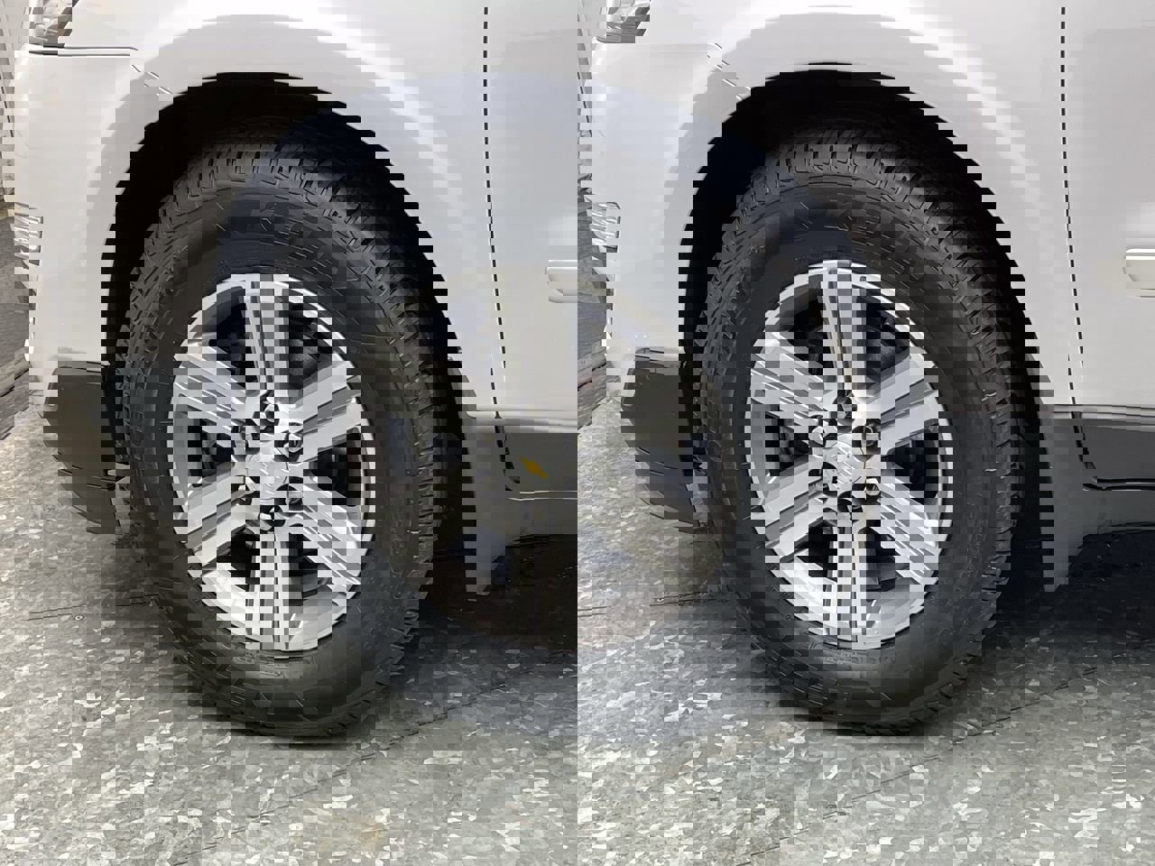 Used 2016 Chevrolet Traverse LT image 34