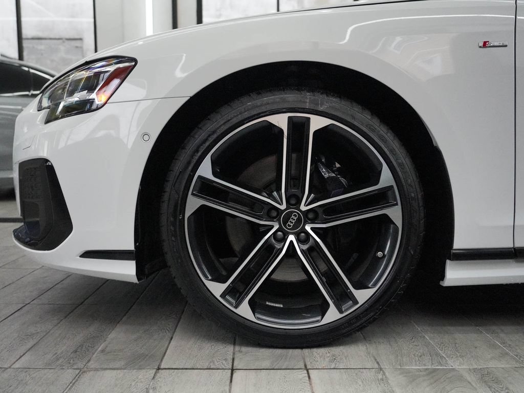 Used 2025 Audi A8 L 3.0T w/ Executive Package AWD/4WD image 8