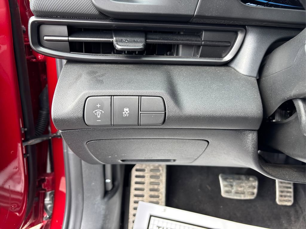 Certified 2025 Hyundai Elantra Sport image 36