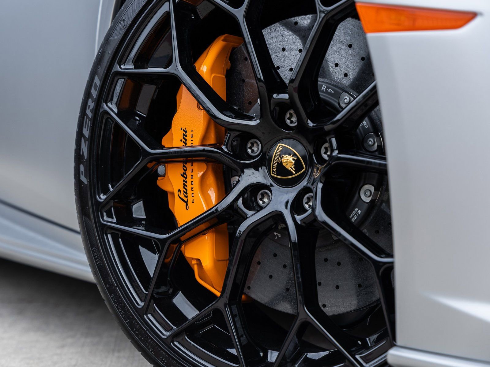 Used 2023 Lamborghini Huracan EVO image 24