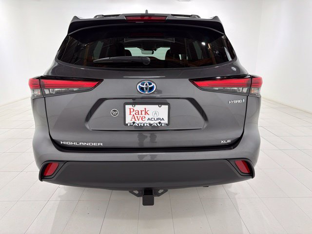 Used 2021 Toyota Highlander XLE AWD/4WD image 4