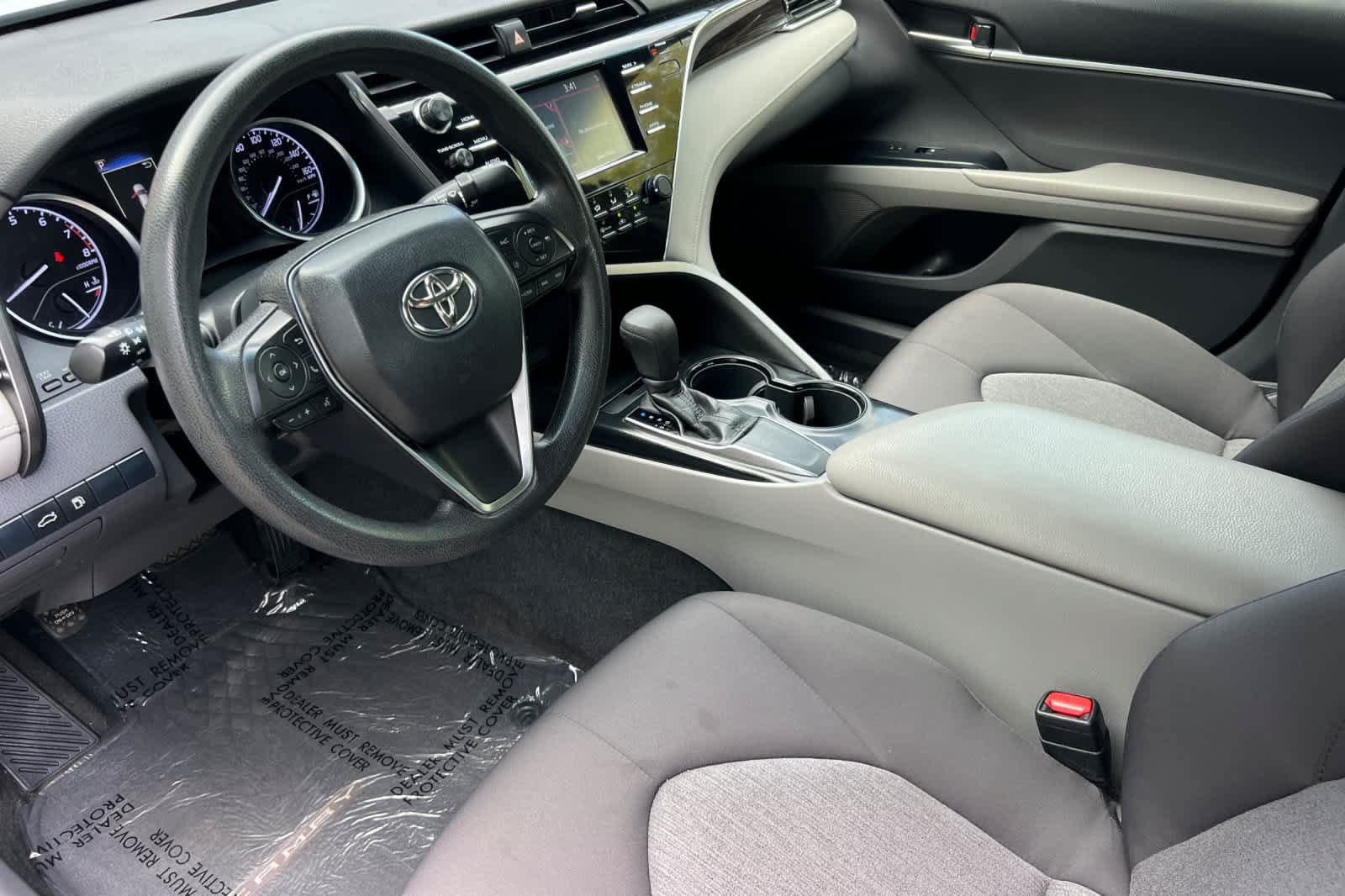 Used 2018 Toyota Camry LE FWD image 11