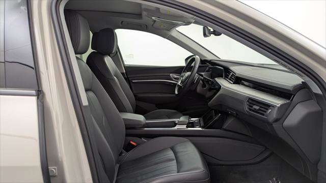 Used 2022 Audi e-tron Premium w/ Convenience Plus Package AWD/4WD image 22