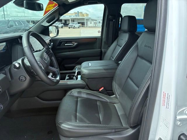 Used 2025 GMC Yukon XL Denali AWD/4WD image 12