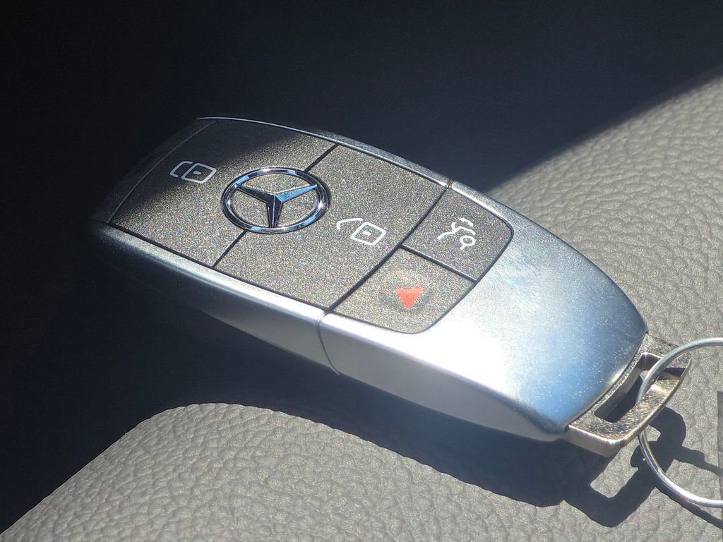 New 2026 Mercedes-Benz GLB 250 4MATIC image 38