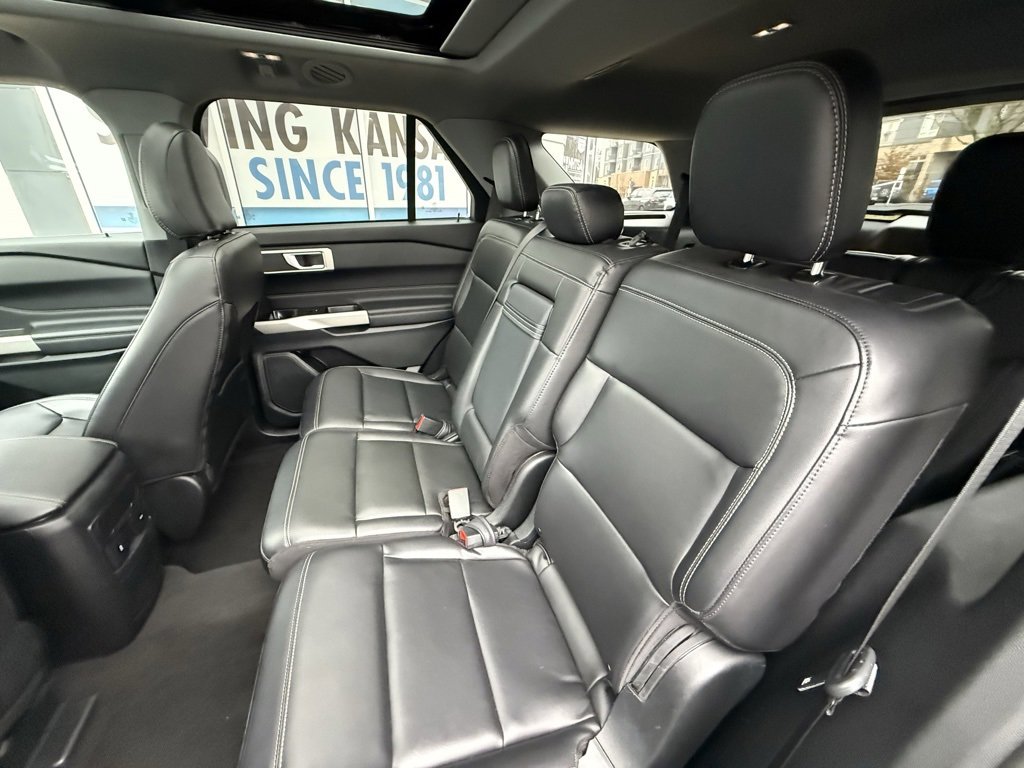 Used 2024 Ford Explorer XLT w/ Equipment Group 202A image 31