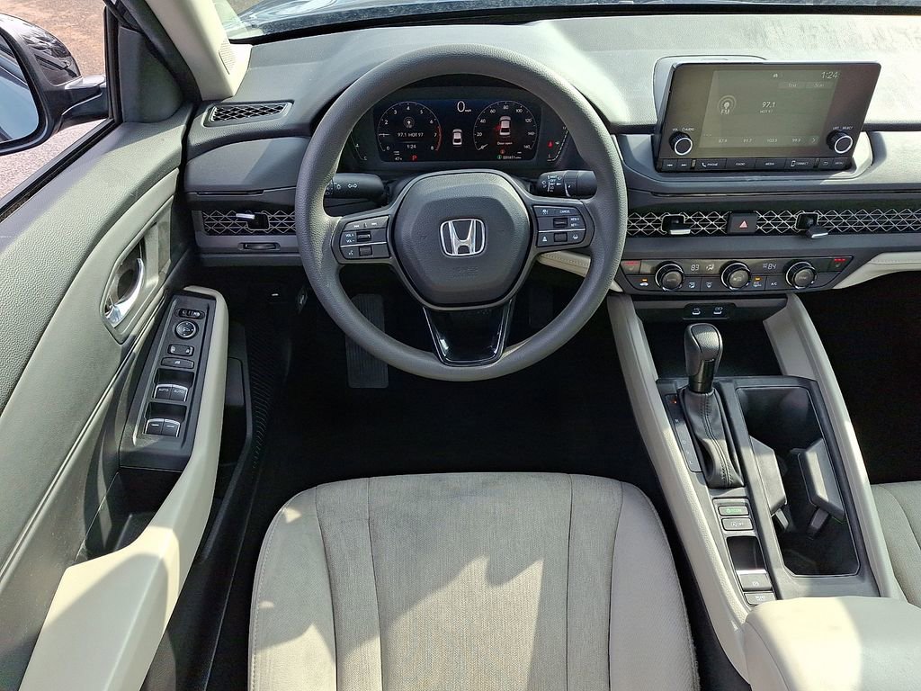 Used 2025 Honda Accord SE image 11
