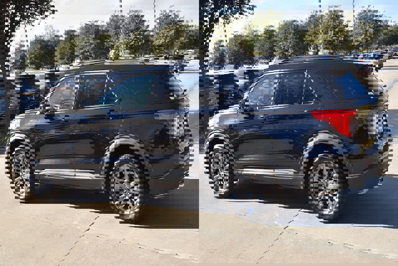 Used 2023 Ford Explorer XLT w/ Equipment Group 202A image 11
