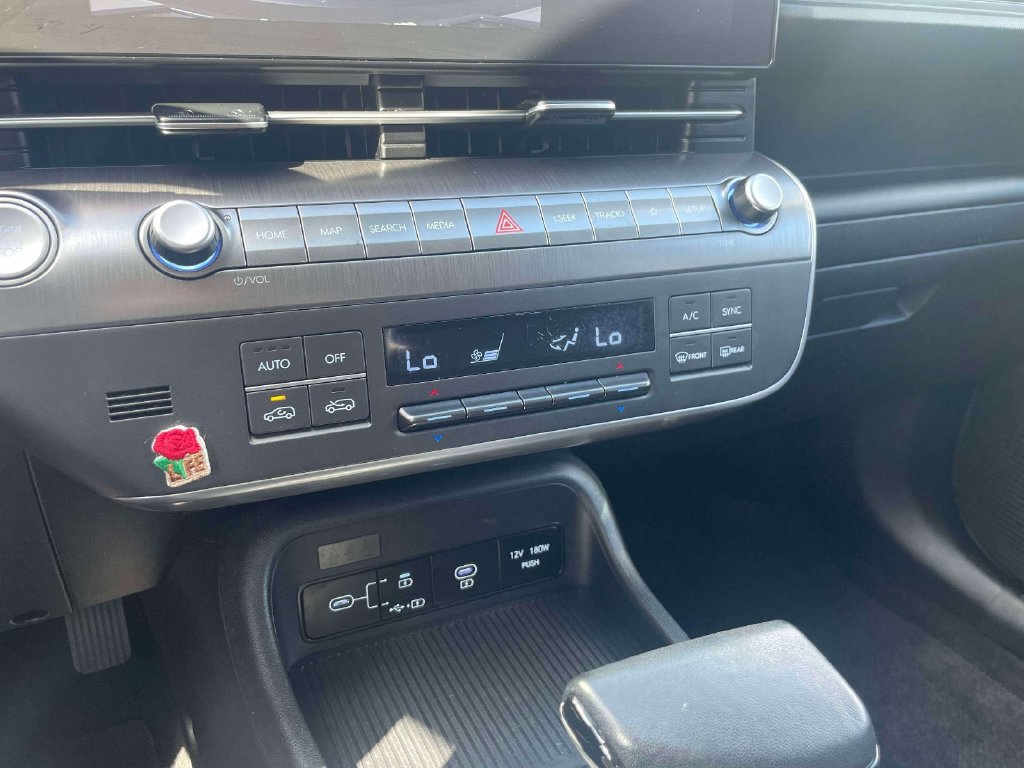 Used 2024 Hyundai Kona SEL AWD/4WD image 29