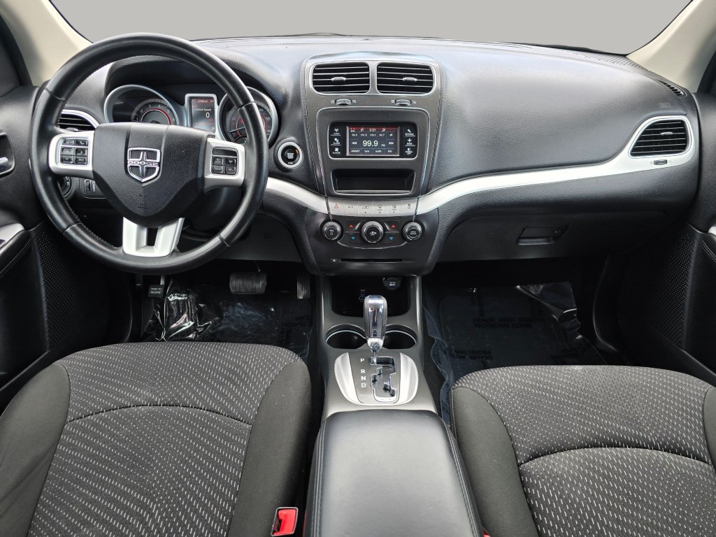 Used 2019 Dodge Journey SE w/ Connectivity Group FWD image 2