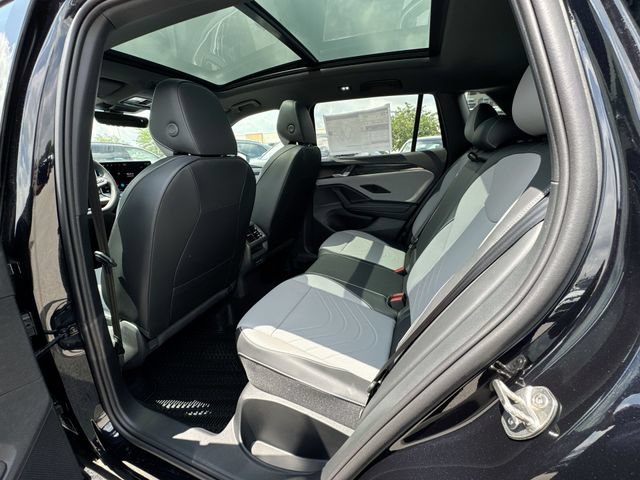 New 2026 Volkswagen Tiguan SE R-Line FWD image 21
