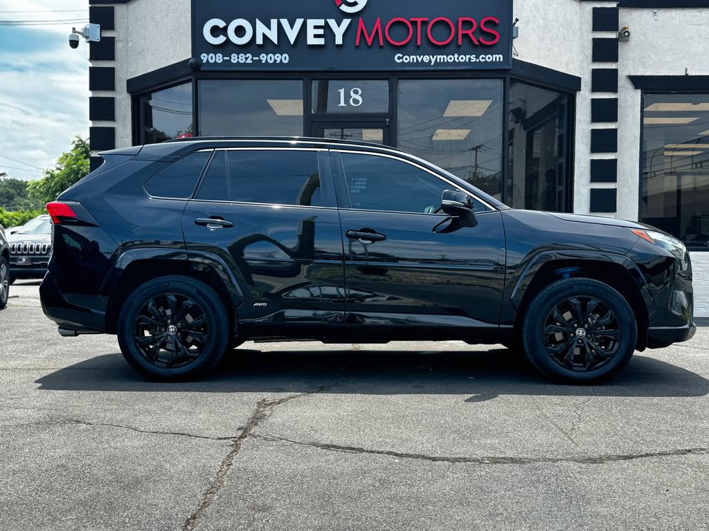 Used 2022 Toyota RAV4 SE w/ Convenience Package AWD/4WD image 9