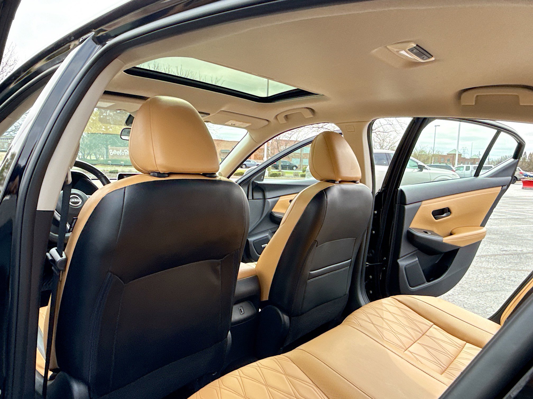 Used 2025 Nissan Sentra SV w/ SV Premium Package image 6